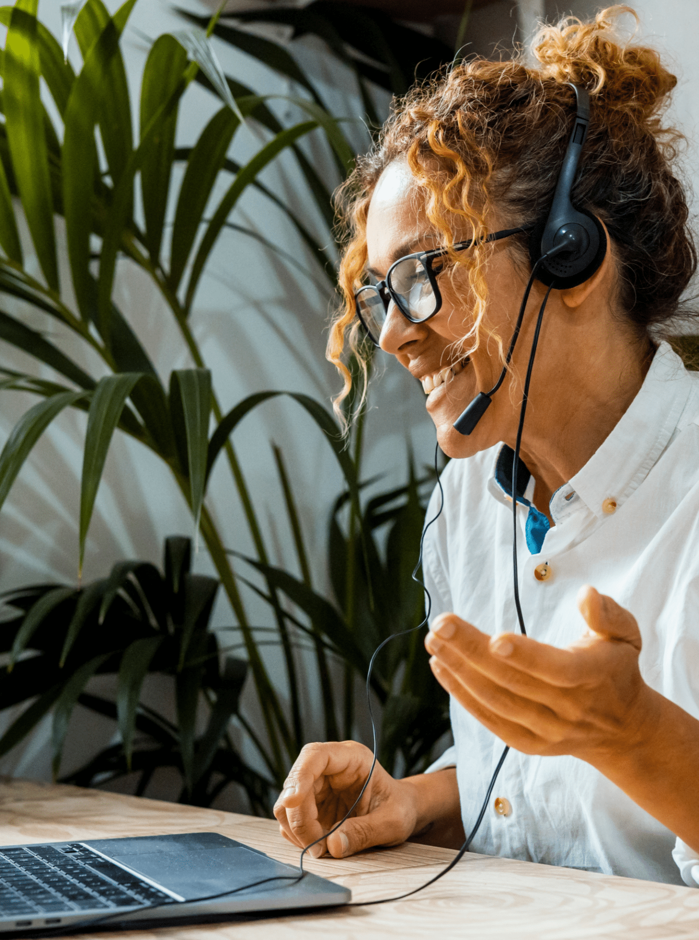 woman on headset with laptop